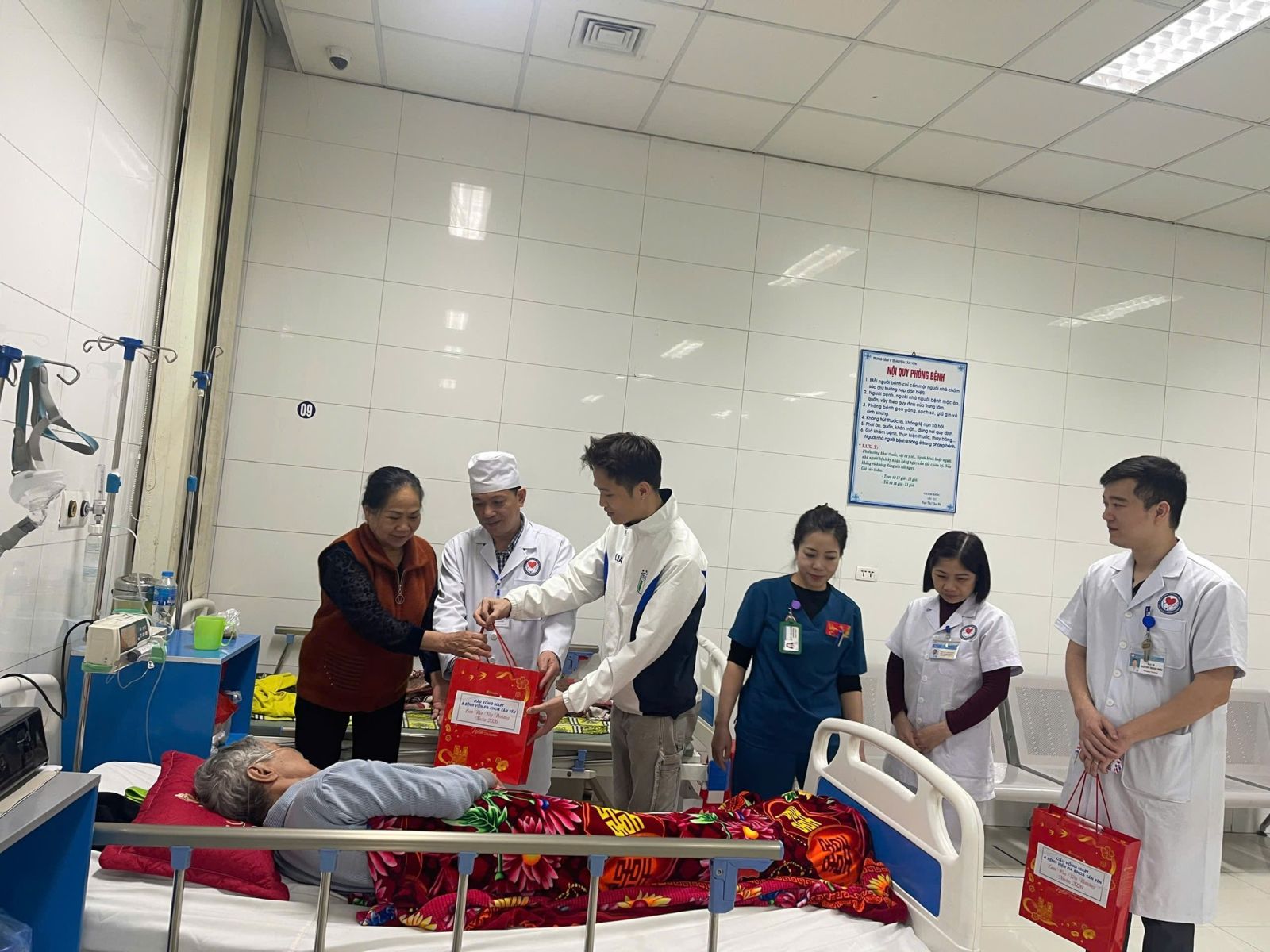 TẾT ẤM ÁP VỚI NGƯỜI BỆNH ĐÓN GIAO THỪA TẠI BỆNH VIỆN