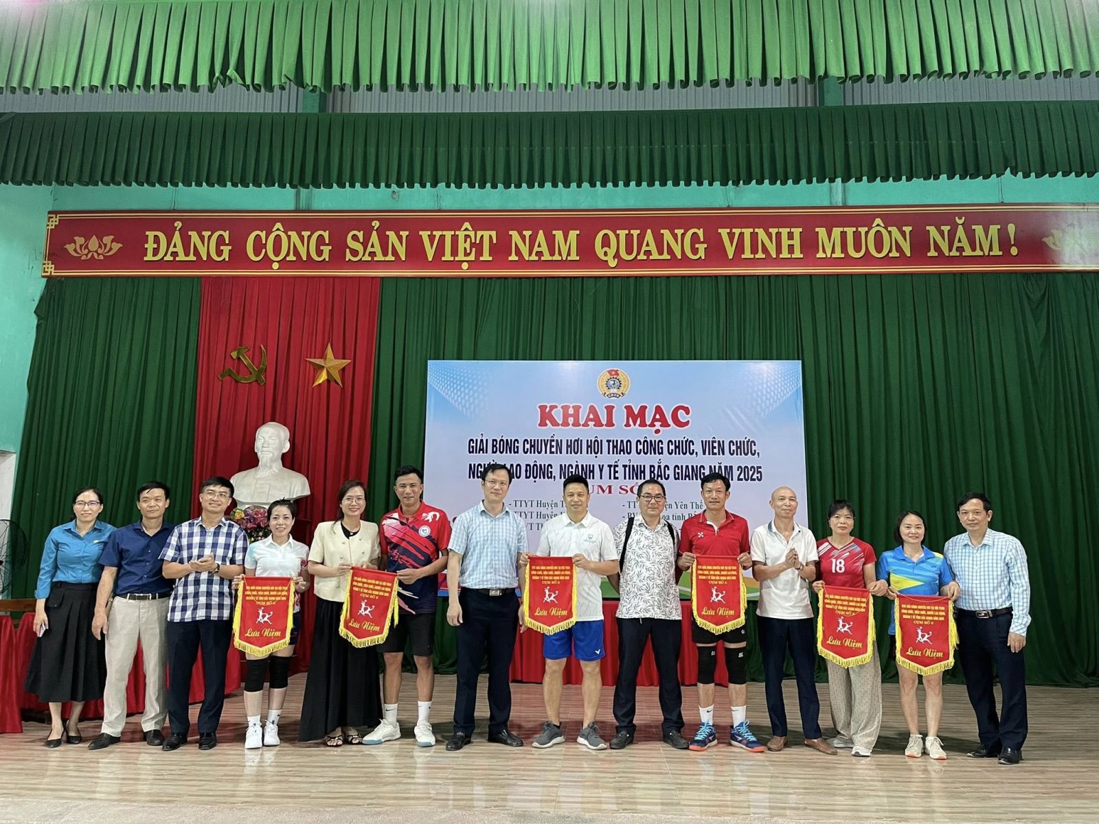 TRUNG TÂM Y TẾ TÂN YÊN PHỐI HỢP TỔ CHỨC GIẢI BÓNG CHUYỀN HƠI HỘI THAO CÔNG CHỨC, VIÊN CHỨC, NGƯỜI LAO ĐỘNG NGÀNH Y TẾ NĂM 2025, CỤM SỐ 2