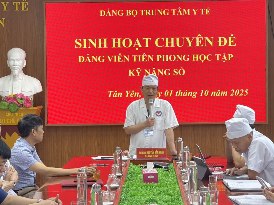 Đảng uỷ Trung tâm Y tế Tân Yên tổ chức sinh hoạt chuyên đề “Đảng viên tiên phong học tập kỹ năng số