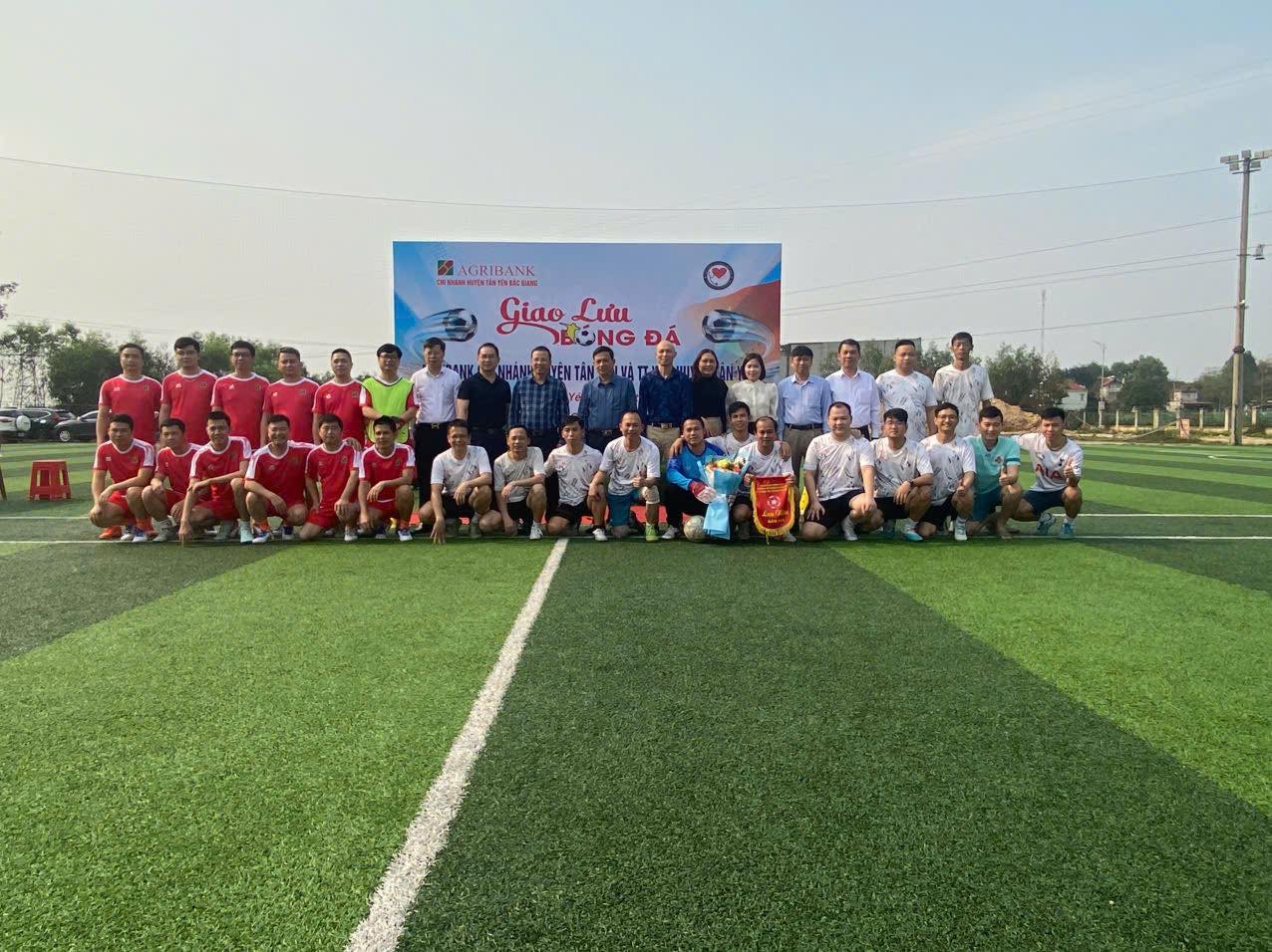 GIAO LƯU BÓNG ĐÁ GIỮA TTYT HUYỆN VÀ NGÂN HÀNG NÔNG NGHIỆP VÀ PTNT HUYỆN TÂN YÊN